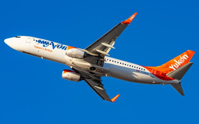 Boeing 737-800 (C-FNYU)