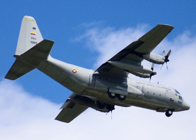 Lockheed C-130 Hercules (FAC1005) - Another angle of the Columbian Air Force C-130 landing at Barksdale Air Force Base. I wonder what it is doing in north Louisiana and if anyone on board the aircraft have heard of Louisiana? Wonder what they thought when they landed and saw the 50+ B-52s parked on the ramp. A very nice looking aircraft no matter what country it is from.