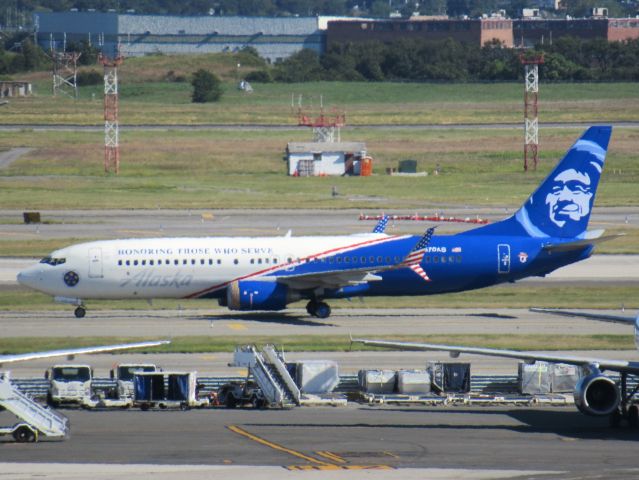 Boeing 737-800 (N570AS)