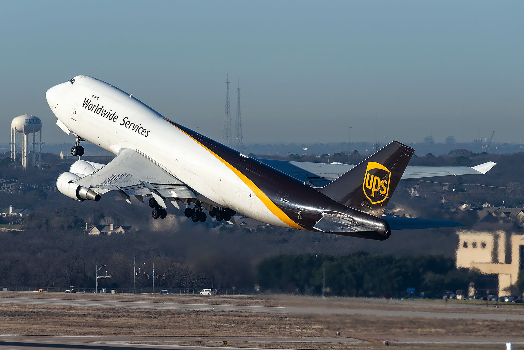 Boeing 747-400 (N572UP) - UPS2751 Heavy to Louisville departing runway 18L at Dallas/Fort Worth International Airport.