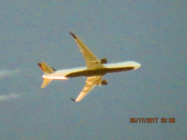 BOEING 767-300 (N189DN)