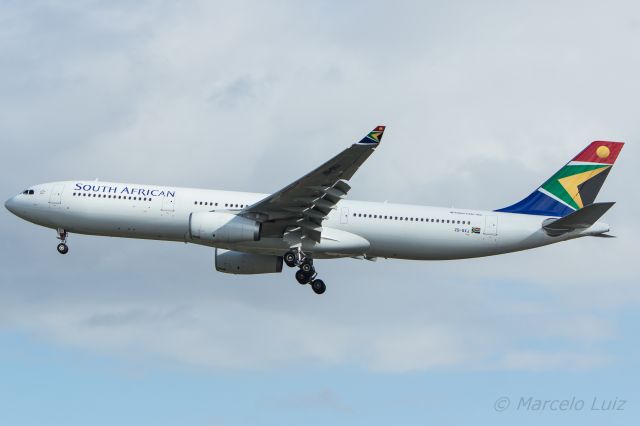 Airbus A330-300 (ZS-SXJ) - South African Airways - Airbus A330-343br /Registration: ZS-SXJbr /br /Johannesburg (JNB) / São Paulo (GRU)br /br /Foto tirada em: 01/04/2017br /Fotografia: Marcelo Luiz