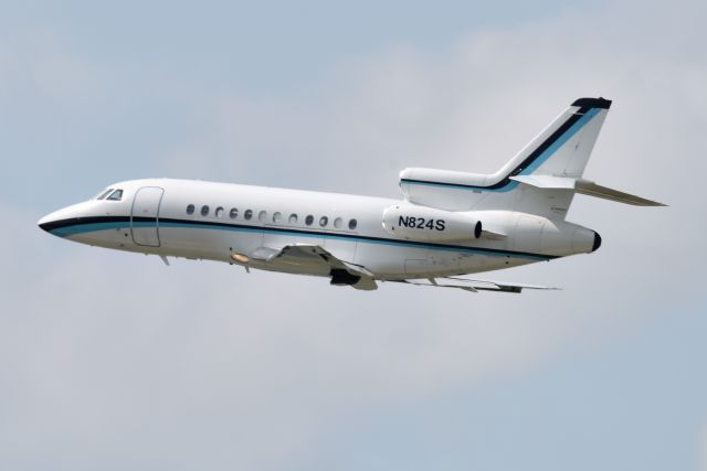 Dassault Falcon 900 (N824S) - 8-29-22 Departing 23-R after diverting in earlier.