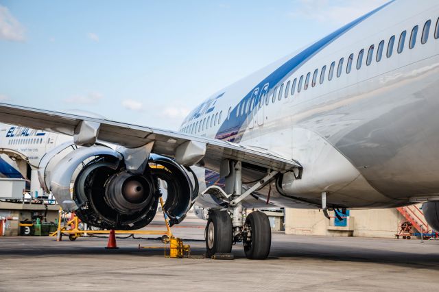 Boeing 737-800 (4X-EKC)