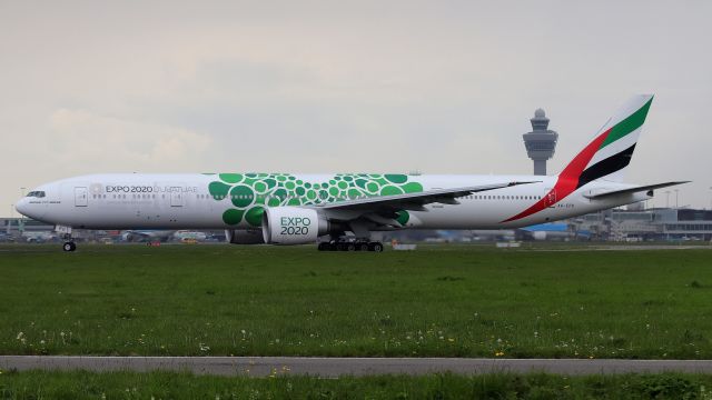 BOEING 777-300 (A6-EPU) - EXPO 2020 green colors
