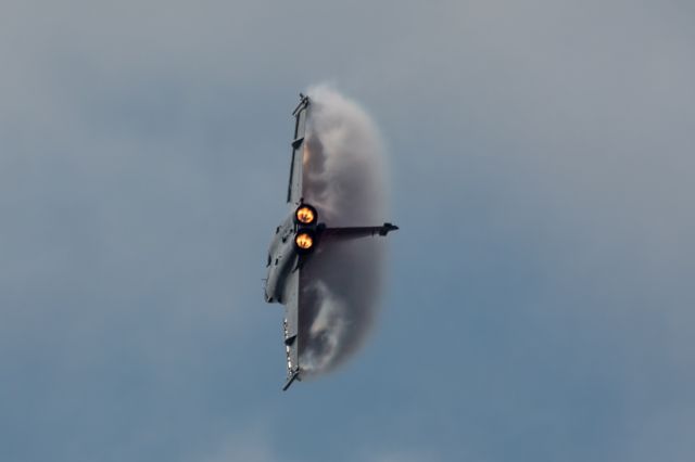 Dassault Rafale (N113GU) - Heavy condensation on Dassault Rafale C 142 / 113-GU French Air Force - Valenciennes Airshow - July 14th 2014