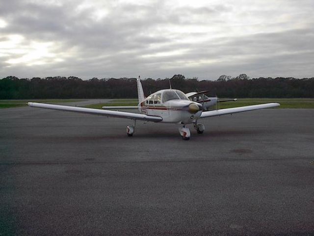 Piper Cherokee (N6958J)