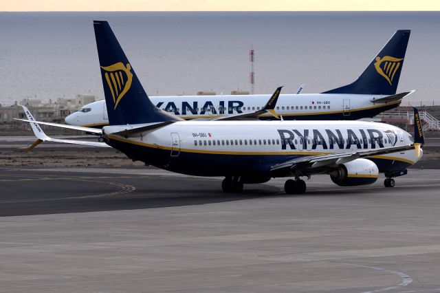 Boeing 737-800 (9H-QBU)