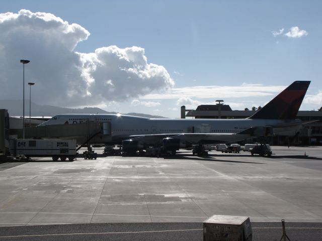 Boeing 747-400 (N665US)