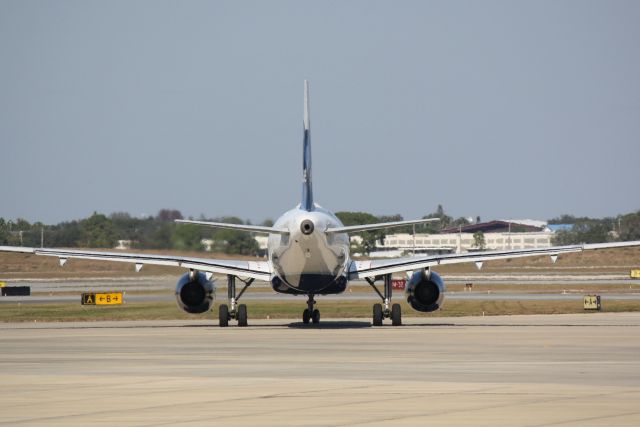 Airbus A320 (N634JB) - JetBlue Flight 346 "B*L*U*E" (N634JB) prepares for flight at Sarasota-Bradenton International Airport