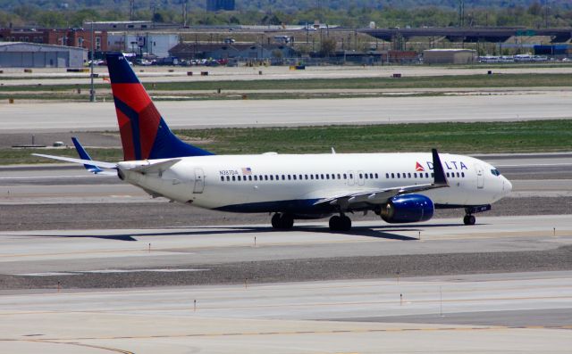 Boeing 737-800 (N387DA)