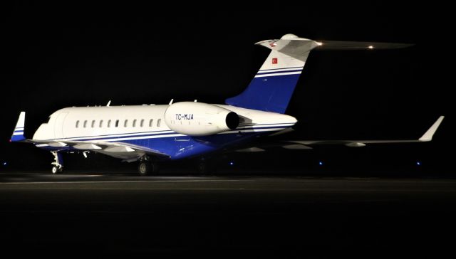 Bombardier Global Express (TC-MJA) - Aeroporto de Santa Maria - LPAZ - Azores 24/10/2020