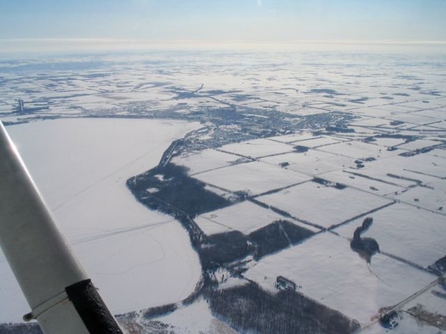 Cessna Skyhawk (C-GZHN) - Over Sylvan Lake, AB flying from CYXD to CYBW