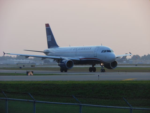 Airbus A319 (N765US)