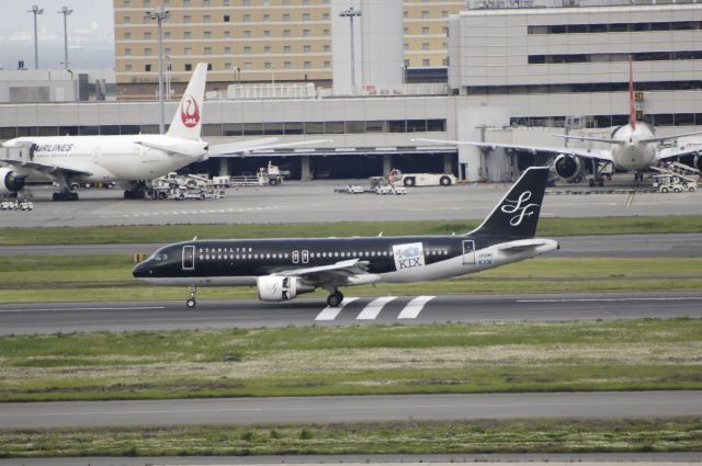 Airbus A320 (JA01MC) - Landing at Haneda Intl Airport Rwy34L on 2012/05/18 "KIX Airport Campaing"