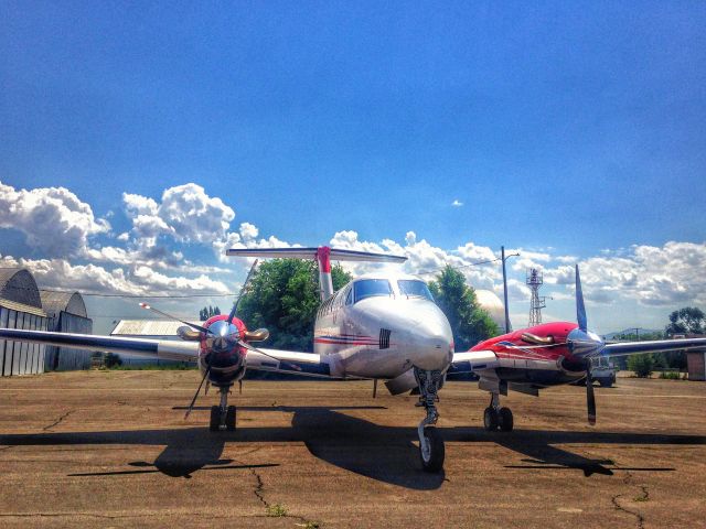 Beechcraft Super King Air 200 (N481HC) - N481HC - 2005 Raytheon B200