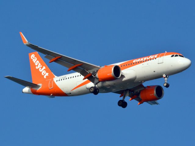 Airbus A320neo (G-UZHR) - Kongelundsfortet RWY04L