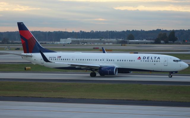 Boeing 737-900 (N807DN)