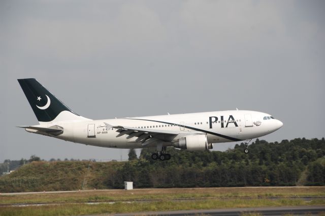 AP-BGS — - Landing at NRT Airport Runway 16L on 2011/10/10