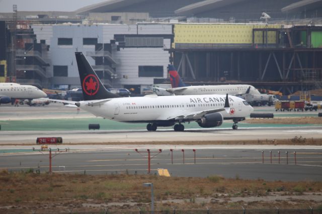 Boeing 737 MAX 8 (C-FSOC)