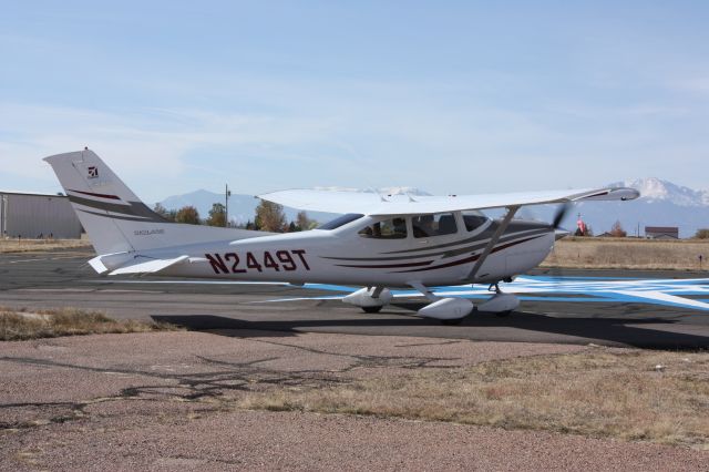 Cessna Skylane (N2449T) - October Morning, with Pikes Peak
