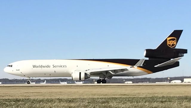 Boeing MD-11 (N283UP) - Runway 19 arrival! 11/26/22.