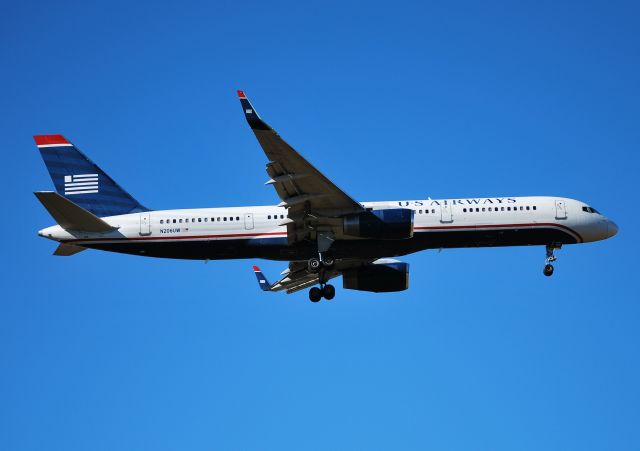 Boeing 757-200 (N206UW) - On final for runway 36R at KCLT - 11/7/14