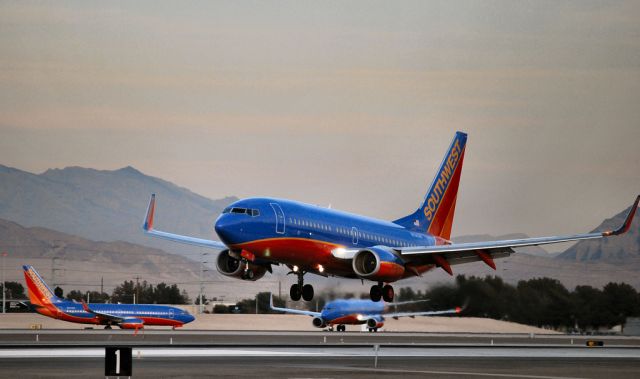 Boeing 737-700 (N794SW) - Southwest Airlines Boeing 737-7H4 N794SW (cn 30605/748)  Las Vegas - McCarran International (LAS / KLAS) USA - Nevada, January 9, 2010 Photo: Tomas Del Coro