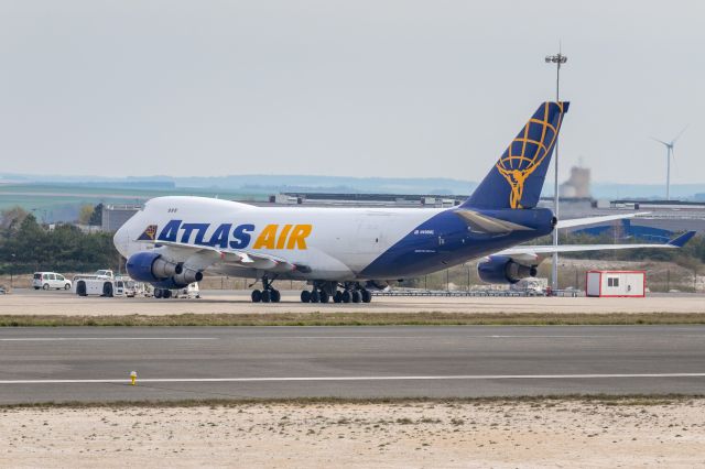 Boeing 747-400 (N496MC)