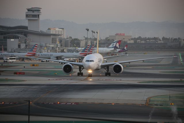 BOEING 777-200LR (N774SA)