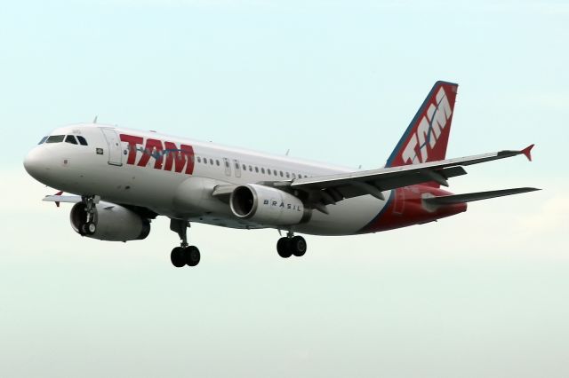 Airbus A320 (PR-MBO)