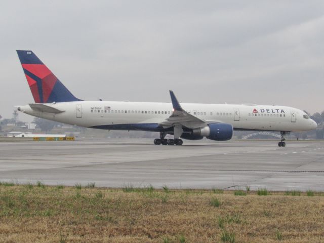 Boeing 757-200 (N6705Y)