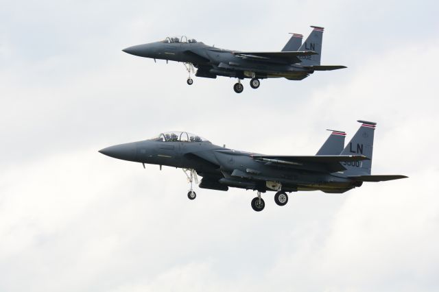 McDonnell Douglas F-15 Eagle (00-3000) - Nice pair!!! 01-2002 escorts 00-3000 in.