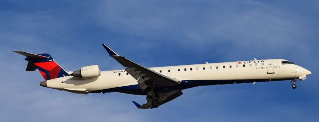 Canadair Regional Jet CRJ-900 (N604LR)