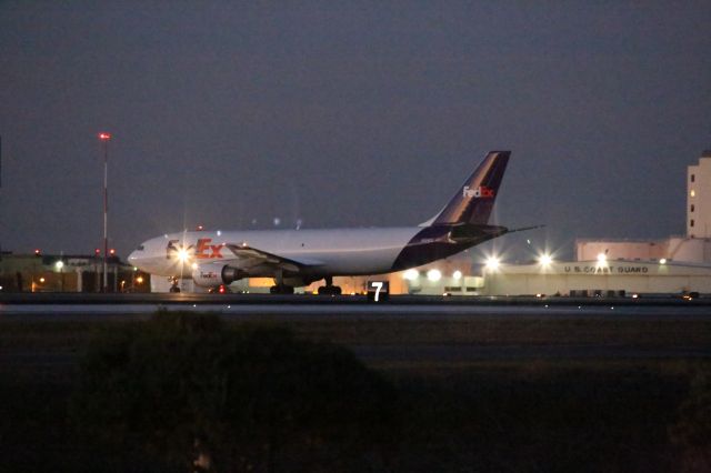 Airbus A300F4-600 (N664FE)