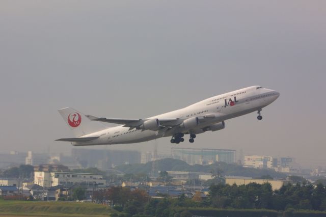 Boeing 747-400 (JA8922)