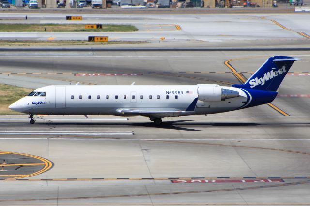 Canadair Regional Jet CRJ-200 (N699BR)