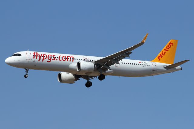 Airbus A321 (TC-RBH) - 23/07/2022:  Flight from Istanbul (SAW), on final approach to runway 30.