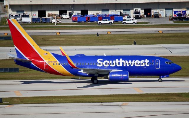 Boeing 737-700 (N758SW)