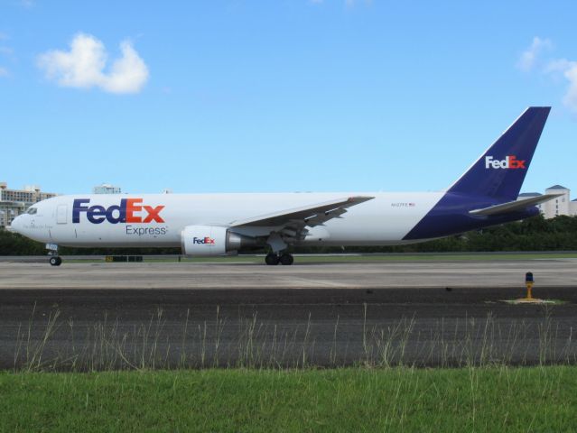 BOEING 767-300 (N127FE)