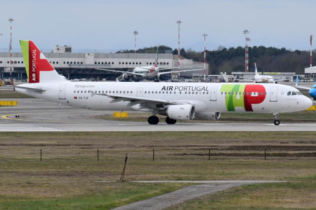 Airbus A321 (CS-TJF)