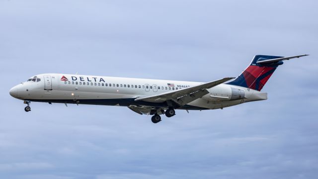 Boeing 717-200 (N946AT) - "5010" arriving under an ocean of clouds