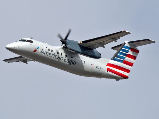 de Havilland Dash 8-200 (N839EX)