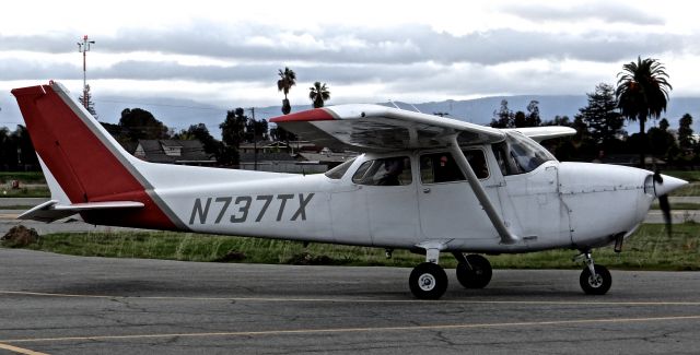 Cessna Skyhawk (N737TX) - Locally-based Cessna 172 taxing to Nice Air at Reid Hillview Airport.