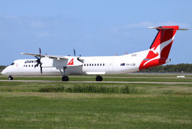 de Havilland Dash 8-400 (VH-LQB)