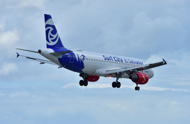 Airbus A320 (N686TA)