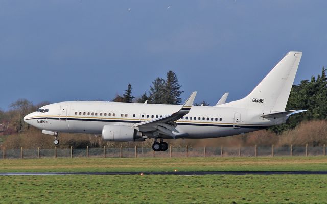 16-6696 — - convoy4142 usn c-40a 166696 about to land at shannon 26/2/17.