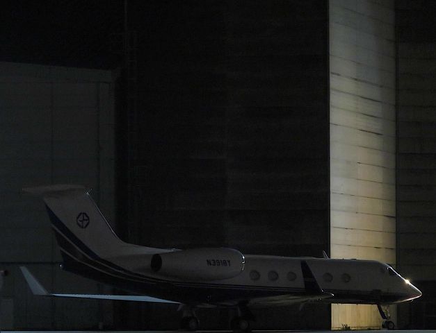 Gulfstream Aerospace Gulfstream IV (N3918Y) - I take a picture on May 13, 2017.