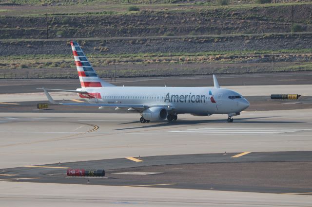 Boeing 737-800 (N990AN)