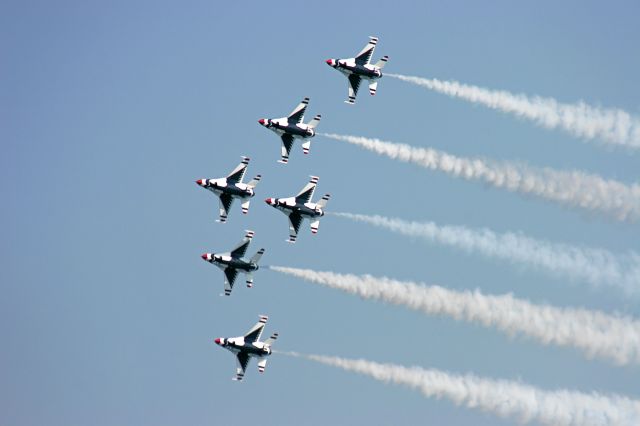 — — - USAF Thunderbirds at Milwaukee, WI Aug 6, 2011